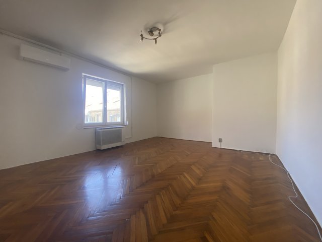 Eladó téglalakás, Pécsett 31.5 M Ft, 1 szobás
