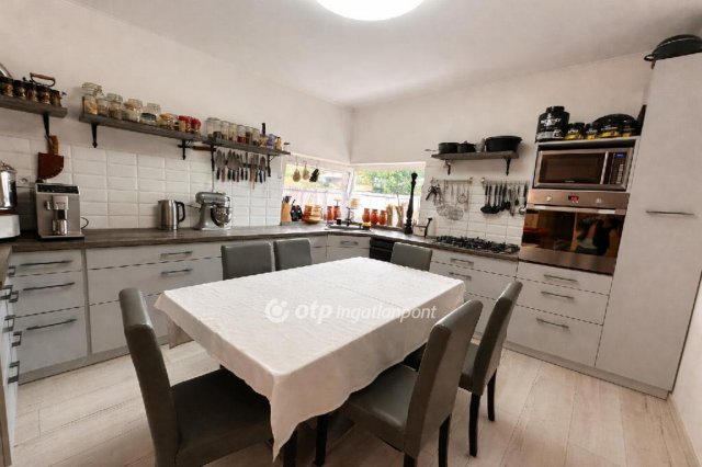 Eladó családi ház, Délegyházán 179 M Ft, 5 szobás