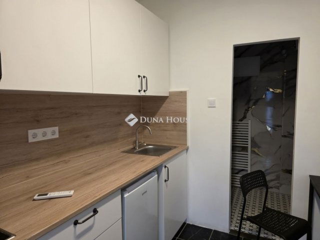 Eladó téglalakás, Budapesten, II. kerületben 44 M Ft, 1 szobás