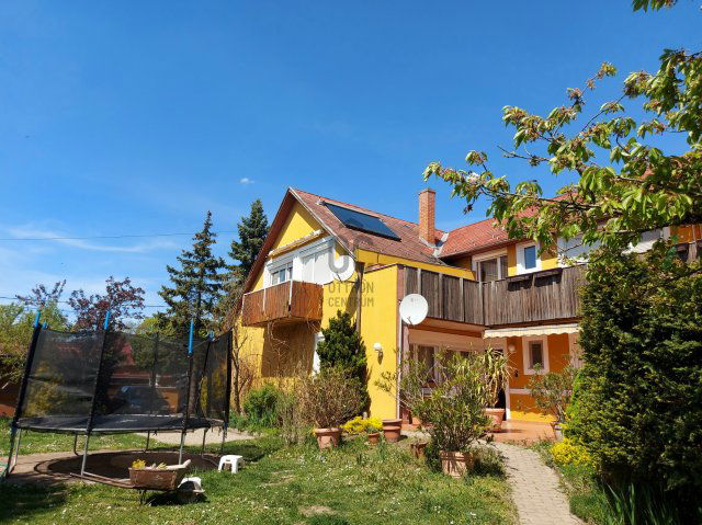 Eladó családi ház, Siófokon 129 M Ft, 8 szobás