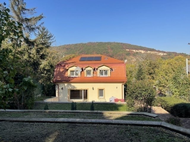 Eladó családi ház, Budapesten, II. kerületben 404.25 M Ft