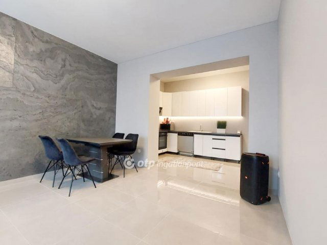 Eladó téglalakás, Budapesten, XV. kerületben 76.9 M Ft