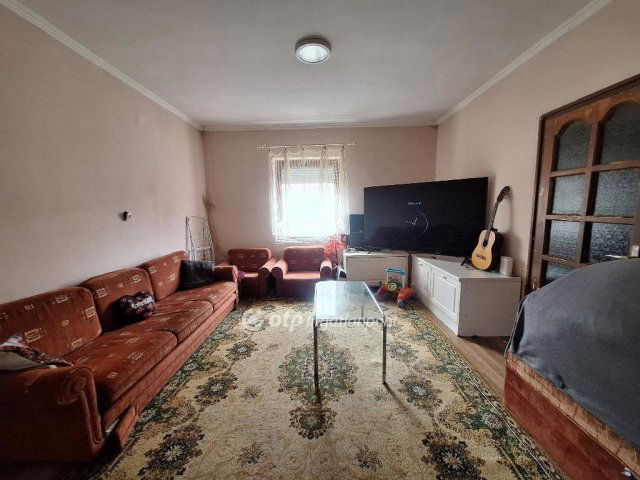 Eladó családi ház, Békésen 15 M Ft, 1+2 szobás