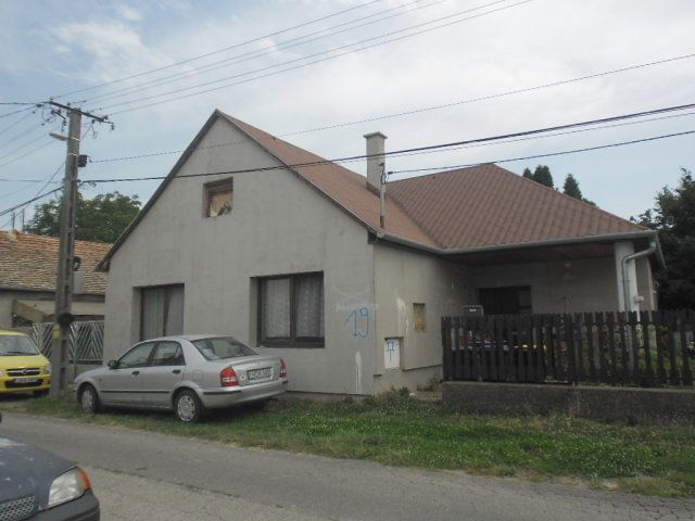Eladó családi ház, Szekszárdon 26.5 M Ft, 3 szobás