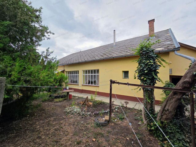 Eladó családi ház, Tiszaugon 19.99 M Ft, 3 szobás