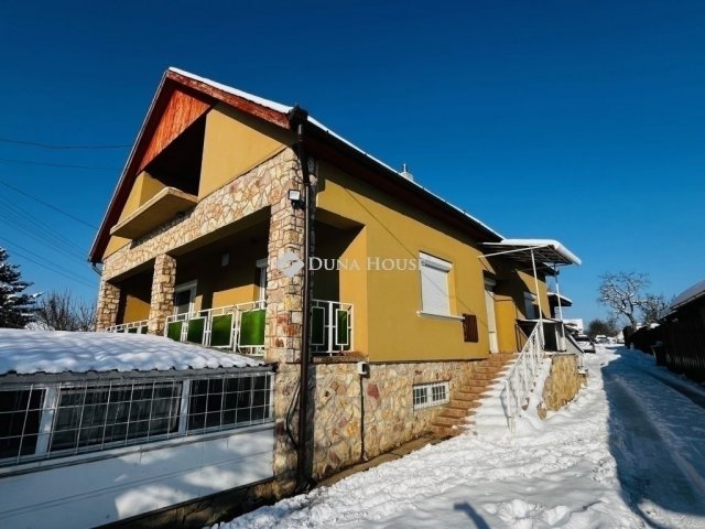 Eladó családi ház, Tápiószecsőn 89.9 M Ft, 6 szobás