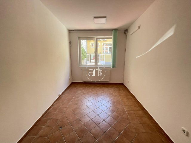 Kiadó ipari ingatlan, Szegeden 220 E Ft / hó