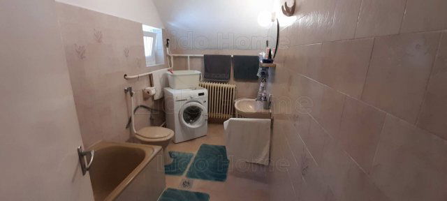 Eladó családi ház, Kaposváron 90 M Ft, 6 szobás