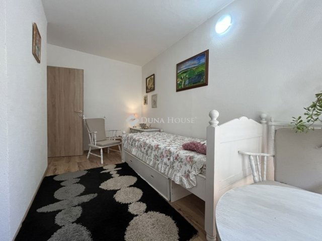 Eladó panellakás, Veszprémben 64 M Ft, 3+1 szobás