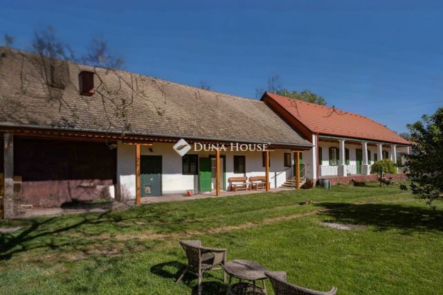 Eladó családi ház, Etyeken 145 M Ft, 5 szobás