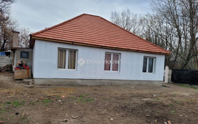 Eladó családi ház, Esztergomban 54.9 M Ft, 3 szobás