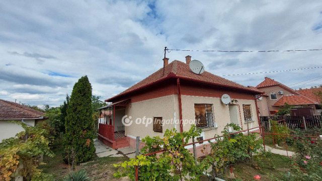 Eladó családi ház, Dévaványán 14 M Ft, 2 szobás