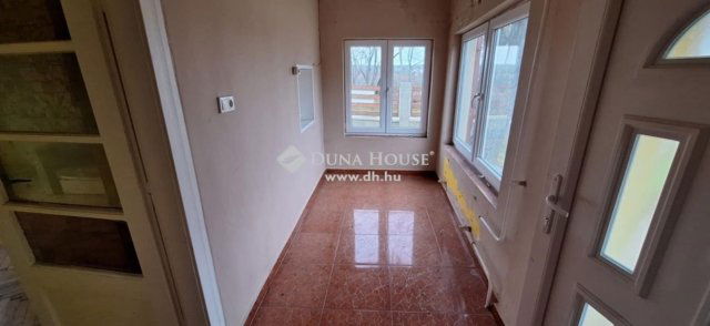 Eladó családi ház, Pécsett 29.99 M Ft, 3 szobás