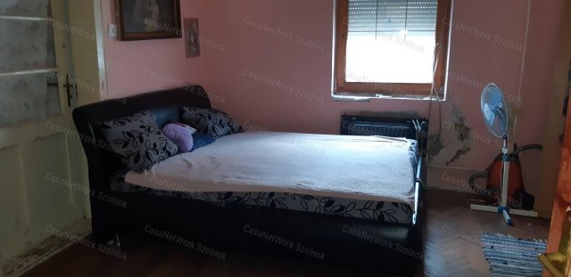 Eladó családi ház, Tiszaföldváron 9.9 M Ft, 2 szobás