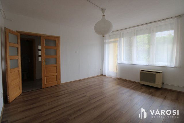 Eladó téglalakás, Veszprémben 61 M Ft, 2 szobás