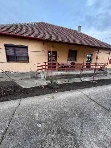 Eladó családi ház, Tiszalökön 23.9 M Ft, 4 szobás