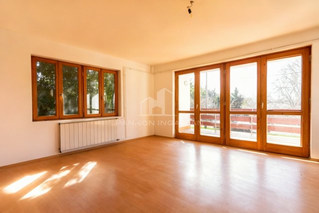 Eladó családi ház, Velencén 97.9 M Ft, 6 szobás