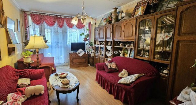 Eladó panellakás, Pécsett, Siklósi úton 45.99 M Ft, 3 szobás