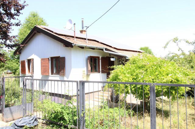 Eladó nyaraló, Valkón 49 M Ft, 2+1 szobás / költözzbe.hu