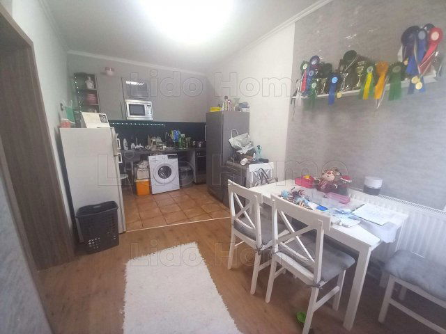 Eladó családi ház, Kajárpécen 28.9 M Ft, 5 szobás