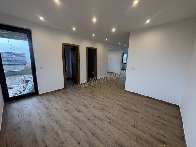 Eladó ikerház, Vácon 174.9 M Ft, 4 szobás / költözzbe.hu