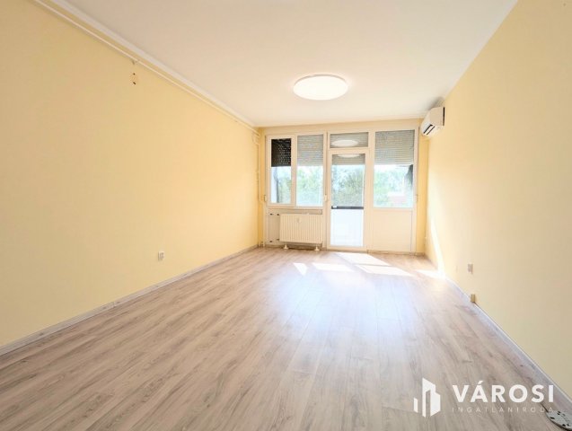 Eladó panellakás, Szegeden 51.9 M Ft, 2 szobás