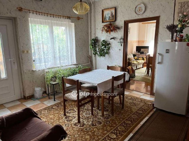 Eladó családi ház, Pécsett 78 M Ft, 4+2 szobás