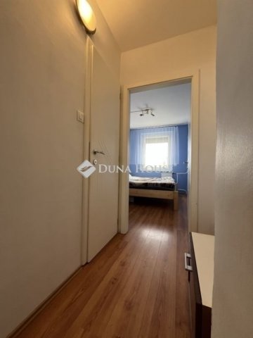 Eladó panellakás, Veszprémben 54.9 M Ft, 1+2 szobás