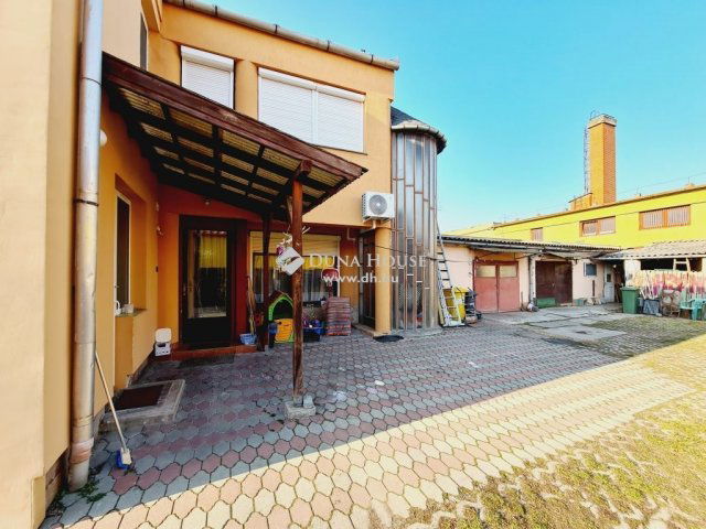 Eladó családi ház, Békéscsabán 68 M Ft, 9 szobás