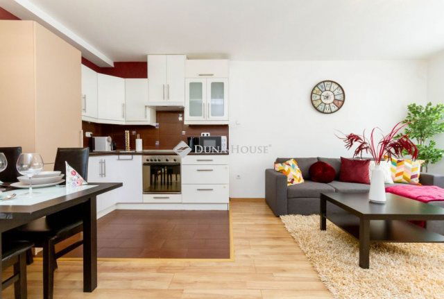 Eladó téglalakás, VI. kerületben, Vörösmarty utcában