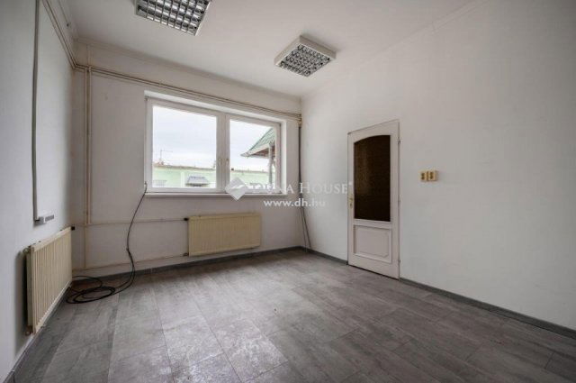 Eladó ipari ingatlan, Budapesten, III. kerületben 500 M Ft
