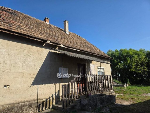 Eladó családi ház, Bagon 26 M Ft, 3 szobás