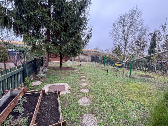 Eladó téglalakás, Dunakeszin 100 M Ft, 3 szobás