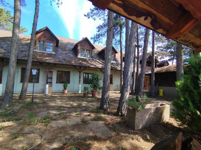 Eladó hotel, Győrött 420 M Ft, 17 szobás / költözzbe.hu