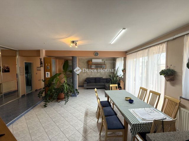 Eladó családi ház, Budapesten, XX. kerületben 150 M Ft, 8 szobás