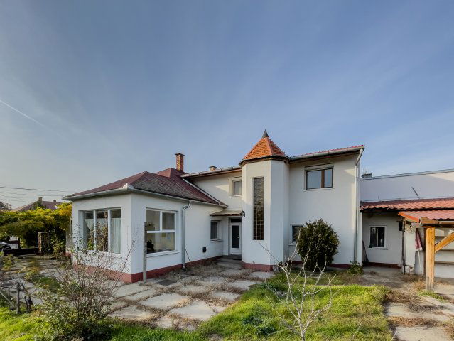 Eladó családi ház, Baján 47 M Ft, 4+1 szobás