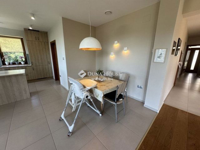 Eladó családi ház, Piliscsabán 205 M Ft, 5 szobás