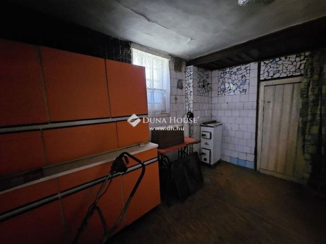 Eladó családi ház, Villányban 29.9 M Ft, 4 szobás