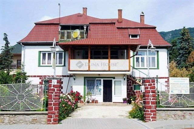 Eladó családi ház, Badacsonytomajon 230 M Ft, 8 szobás