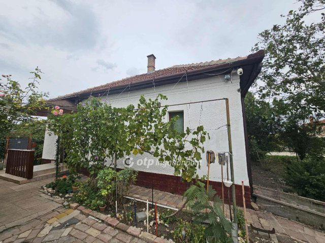 Eladó családi ház, Zagyvarékason 20.99 M Ft, 2 szobás