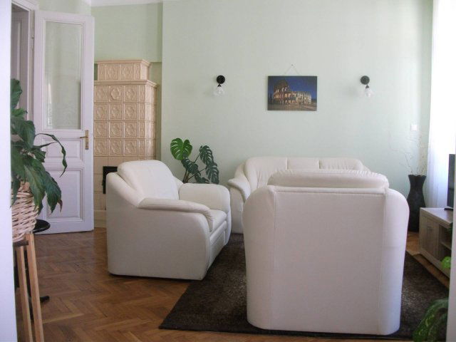 Kiadó téglalakás, albérlet, Pécsett 300 E Ft / hó, 3 szobás