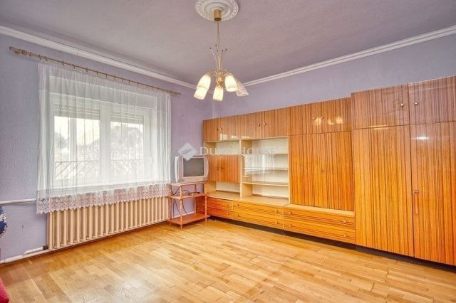Eladó családi ház, Vecsésen 82 M Ft, 3 szobás