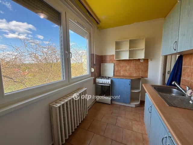 Eladó panellakás, Békésen 13.5 M Ft, 2 szobás