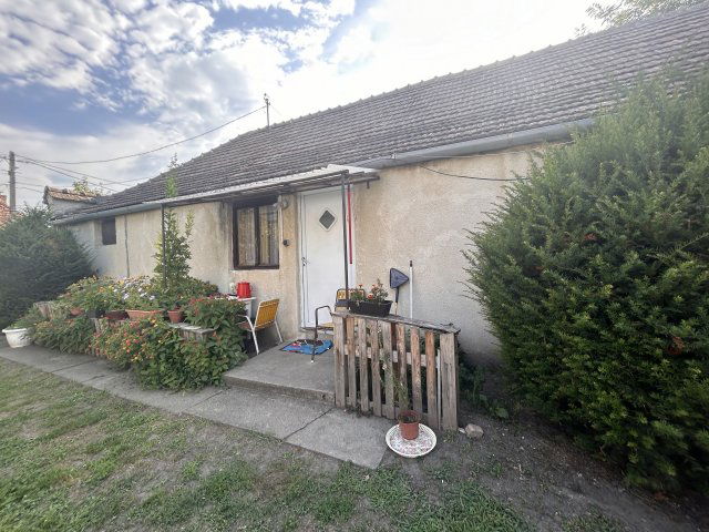 Eladó családi ház, Ácson 28 M Ft, 2 szobás