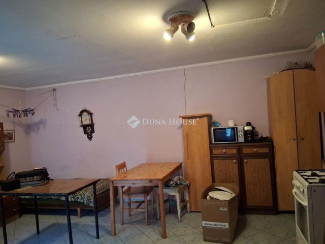 Eladó családi ház, Magyarkeszin 10 M Ft, 2 szobás