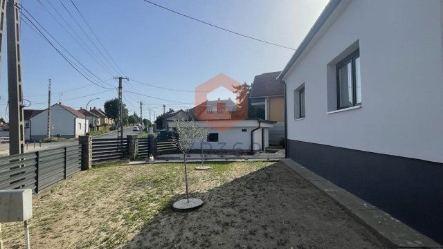 Eladó családi ház, Pécsett 97.9 M Ft, 4 szobás