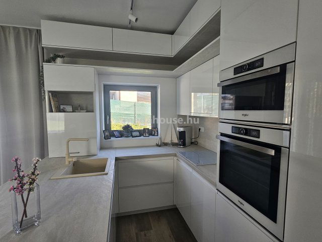 Eladó téglalakás, Budapesten, XI. kerületben 239 M Ft, 4 szobás