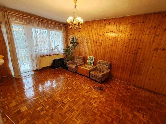 Eladó téglalakás, Veszprémben 79.8 M Ft, 3 szobás