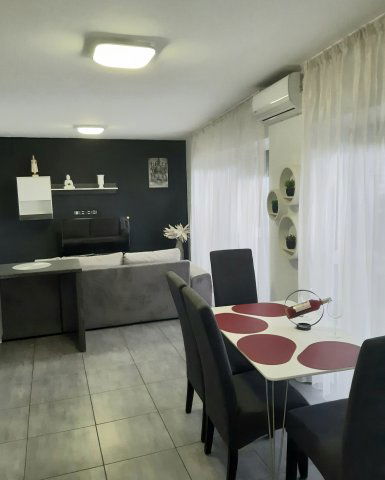 Kiadó téglalakás, albérlet, Szegeden 280 E Ft / hó, 1+1 szobás