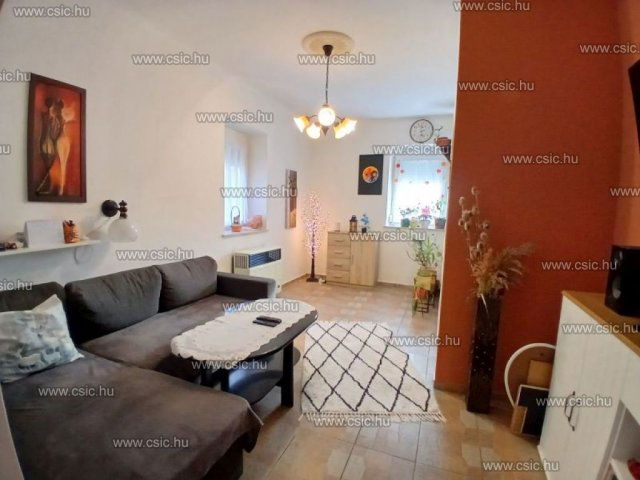 Eladó családi ház, Pilisvörösváron 99.9 M Ft, 4 szobás